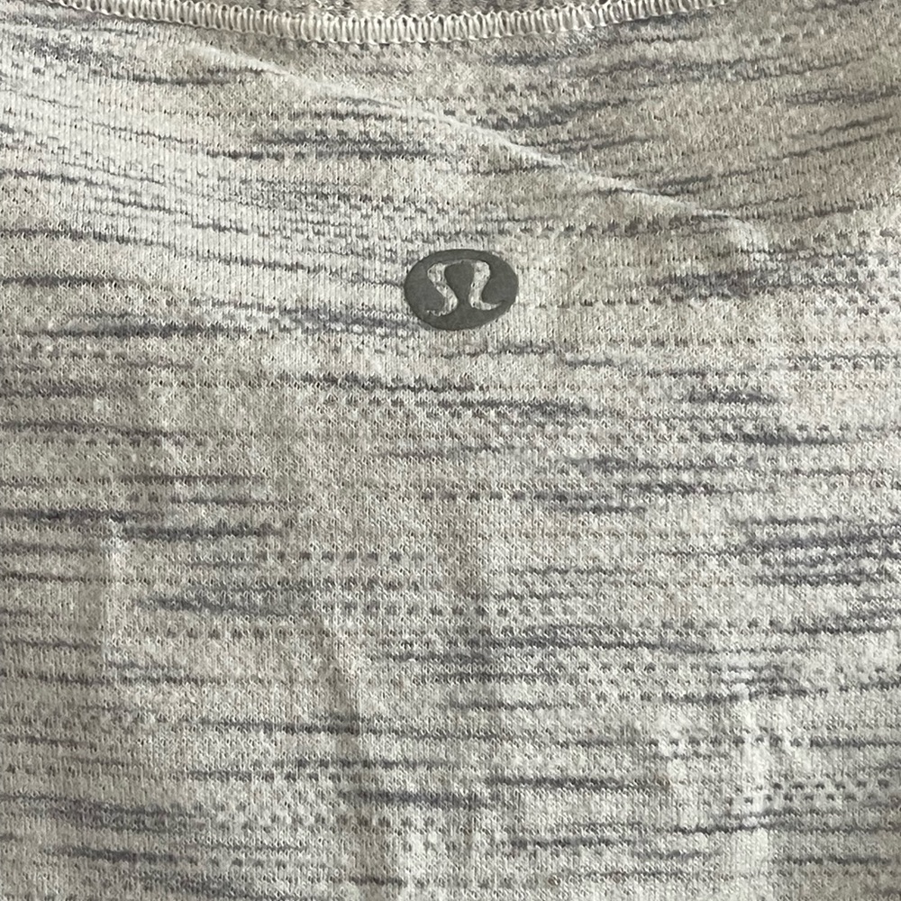 LuLulemon workout top - Picture 2 of 4
